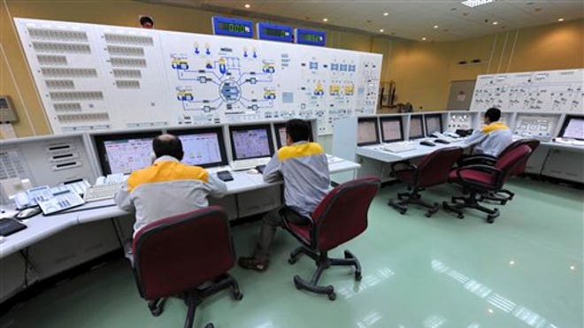 Technicians at Iran nuclear power plant.jpg